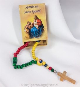 ROŽNI VENČEK V ŠKATLICI SPOMIN NA SPOVED