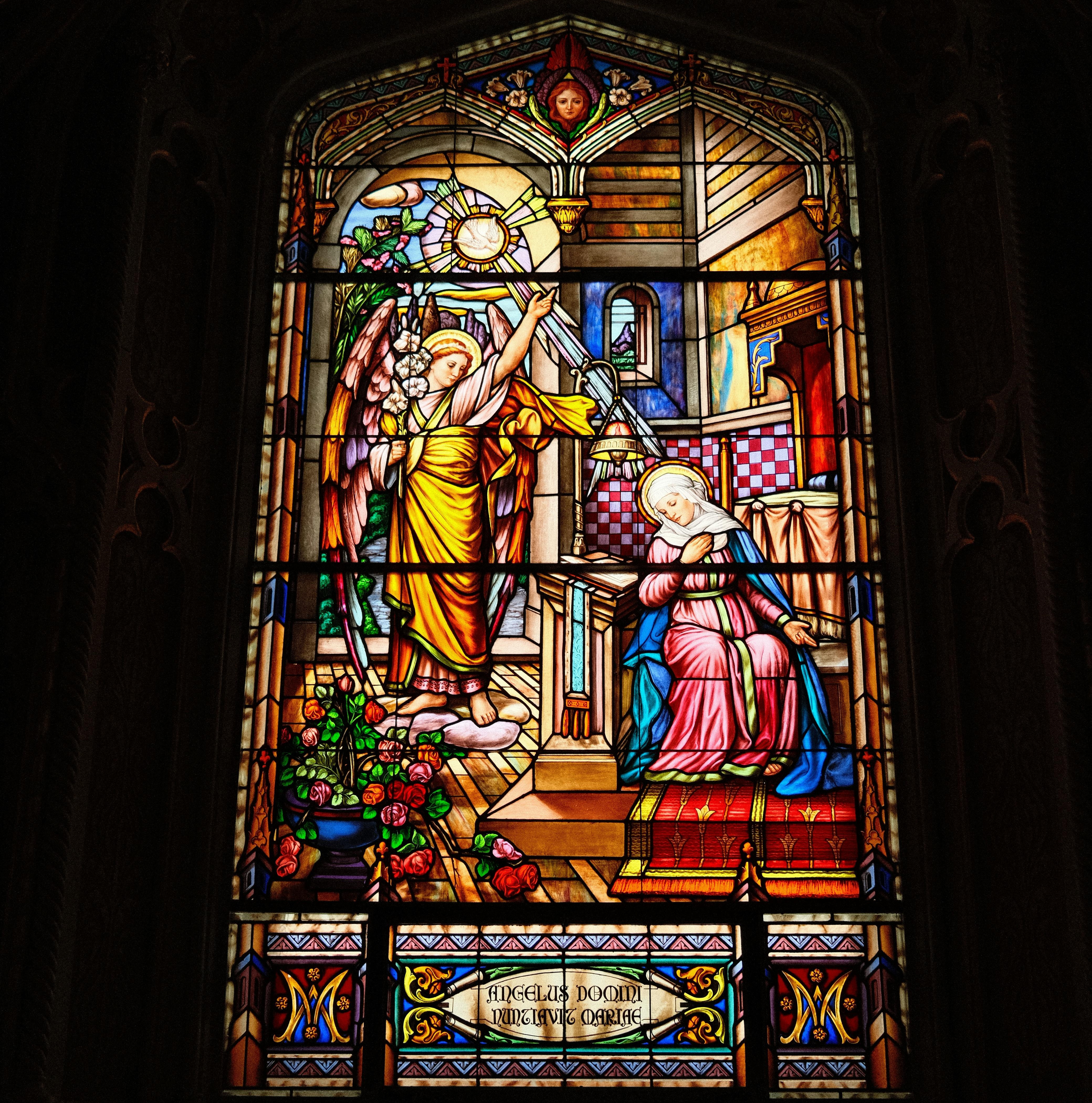 Vitraž s podobo gospodovega oznanjenja